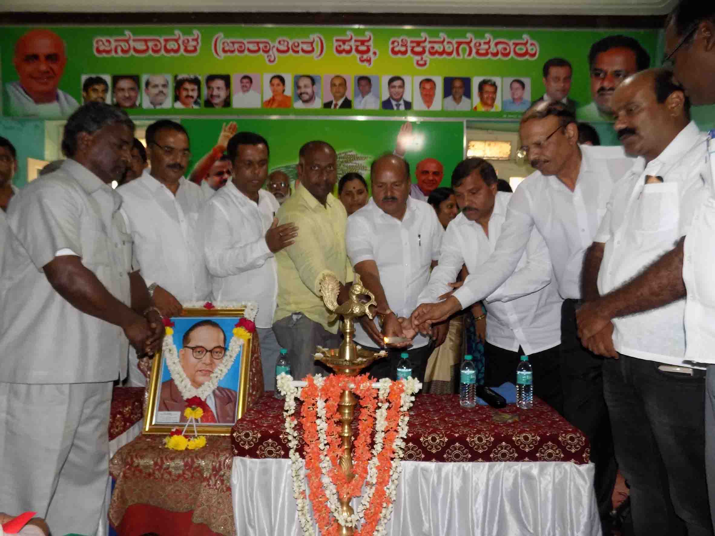 ಜೆಡಿಎಸ್ ಪರ ಅಲೆಯನ್ನು ಚುನಾವಣೆಯಲ್ಲಿ ಮತಗಳನ್ನಾಗಿ ಪರಿವರ್ತಿಸಬೇಕು: ಎಚ್.ಕೆ.ಕುಮಾರಸ್ವಾಮಿ